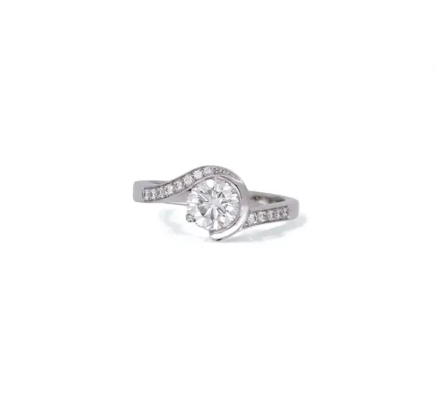 Bague en or blanc 18 carats et diamants naturels