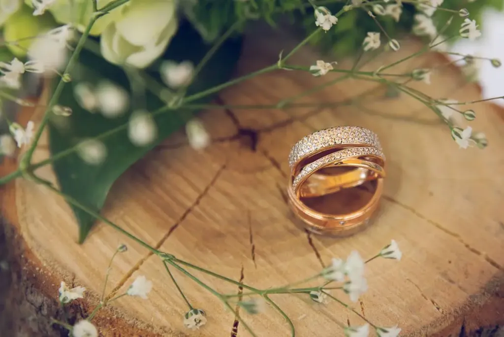 Alliances en or 18 carats fabriquées sur mesure