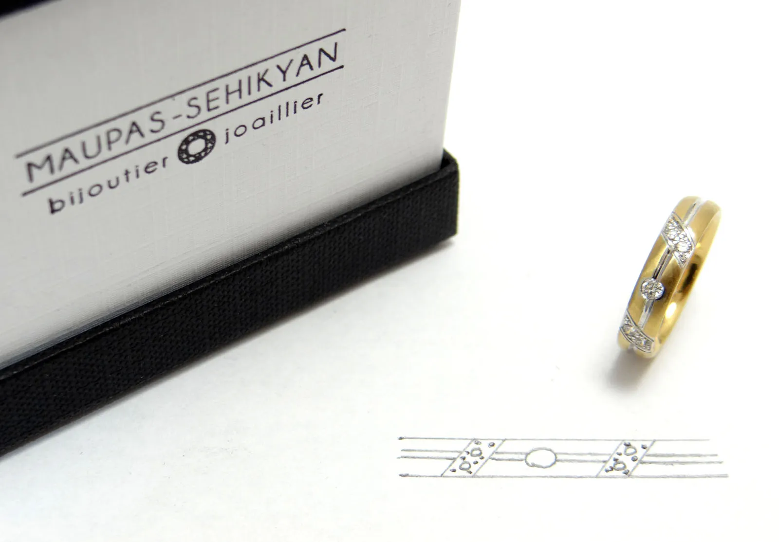 Bespoke 18-carat gold wedding bands in Nantes: one yes, two rings