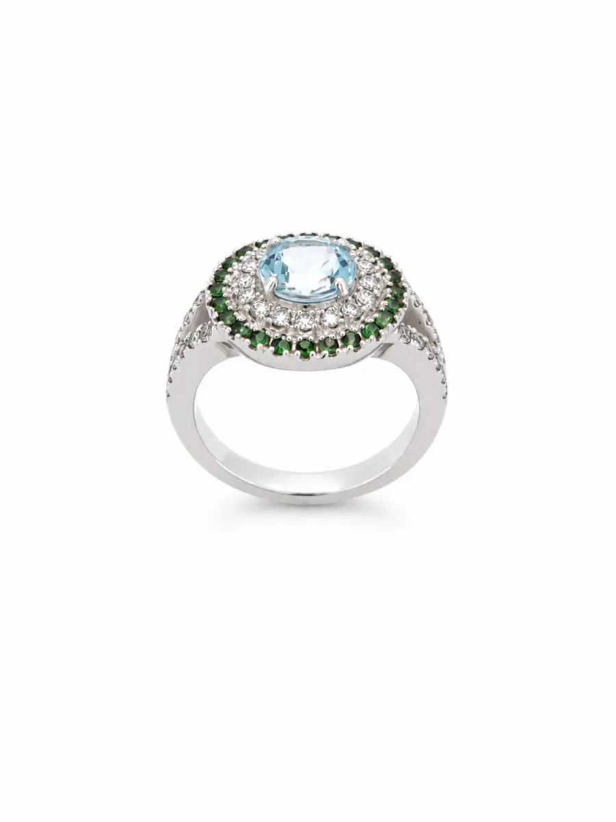Bague halo en or blanc 18 carats sertie d\'une aigue-marine ovale, entourée de diamants et de tsavorites, création de haute joaillerie élégante.