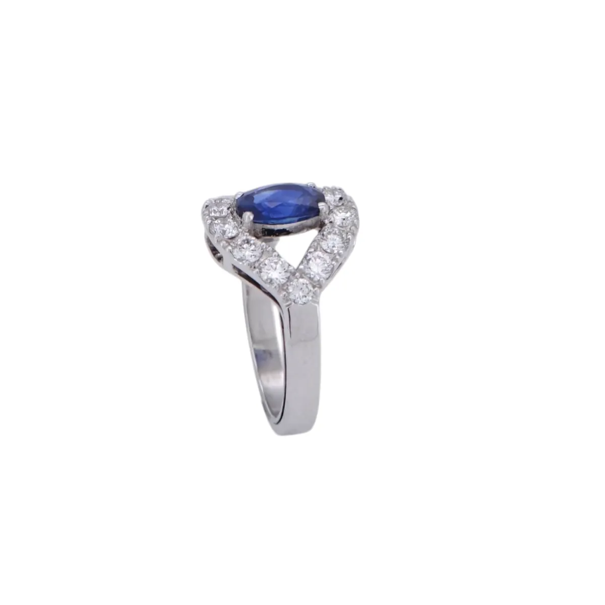 Bague raffinée en or blanc avec saphir et diamants dans un design aérien et moderne