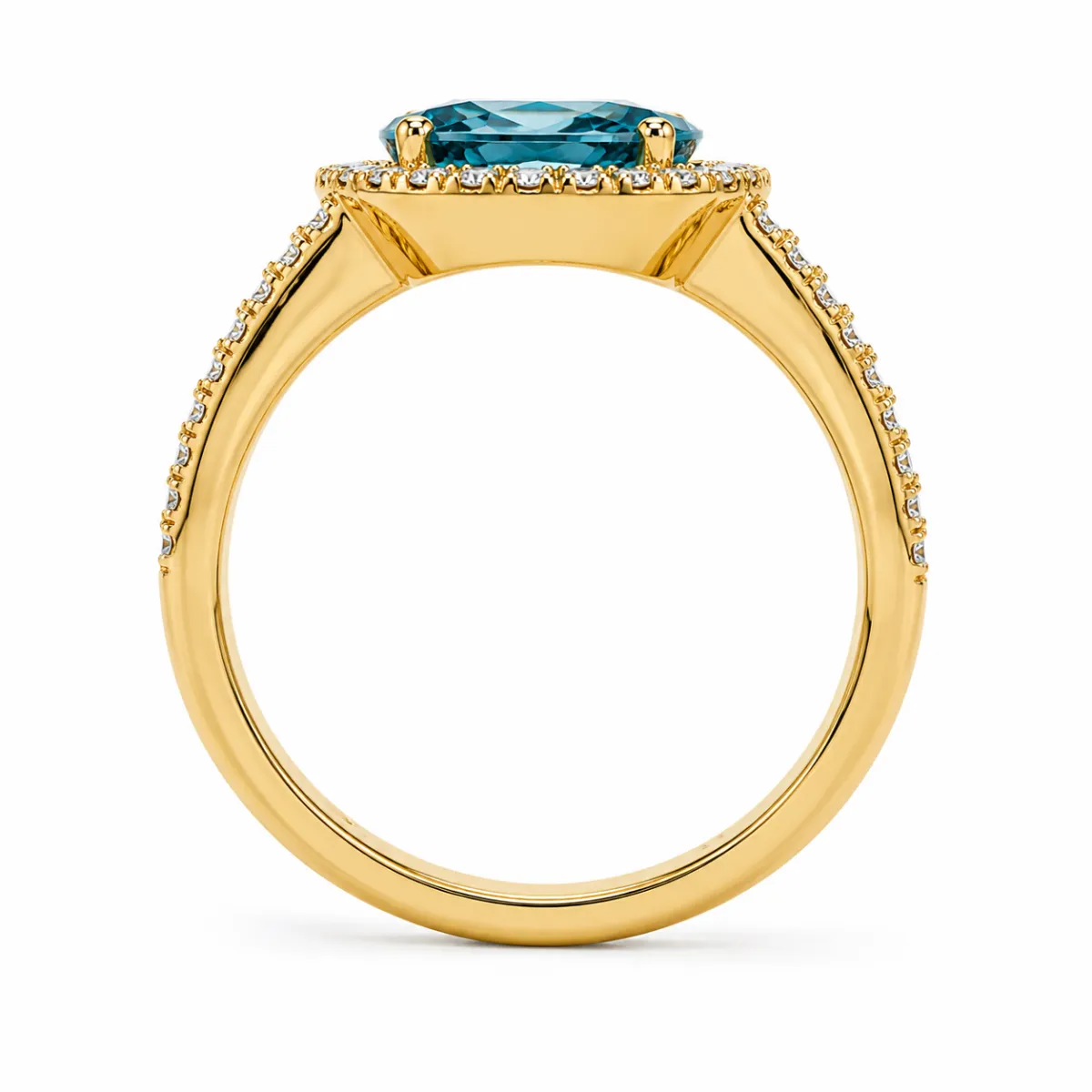 Bague en or jaune 18 carats sertie d\'un zircon bleu ovale entouré d\'un halo de diamants et d\'un double anneau pavé, création joaillière élégante.