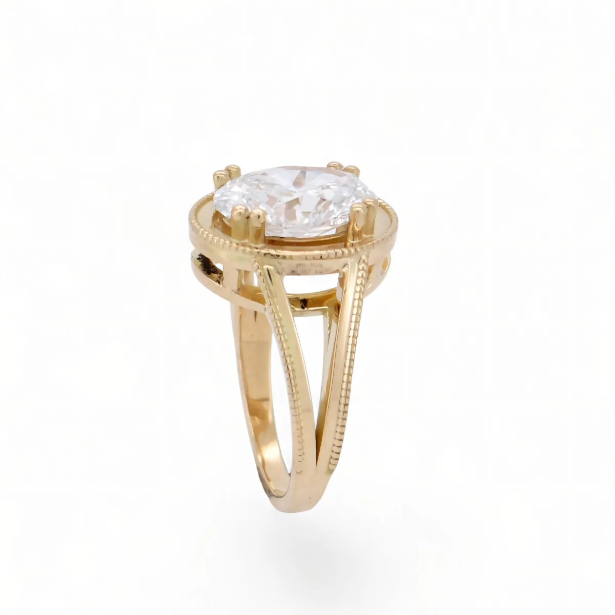 bague or jaune 18 carats avec au centre un diamant de laboratoire de 3 carats serti sur 8 griffes
