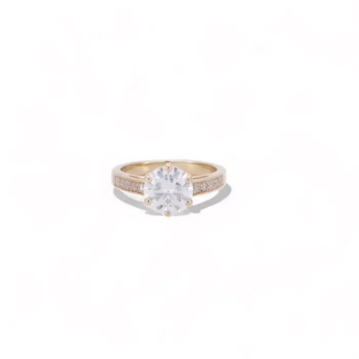 Bague de fiançailles en or jaune sertie d’un diamant taille brillant avec diamants latéraux