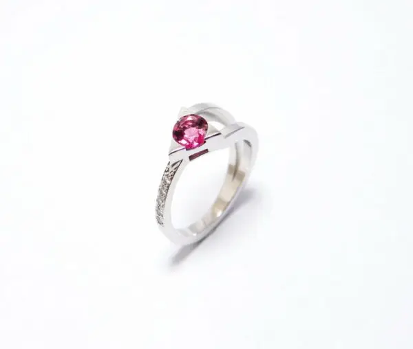 bague or blanc tourmaline rose diamants monture moderne or blanc 18 carats rhodié