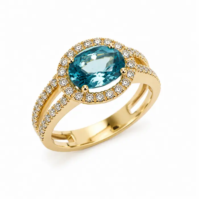 Bague de fiançailles en or jaune 18 carats ornée d'un zircon bleu ovale et d'un pavage de diamants, bijou de haute joaillerie au design raffiné.