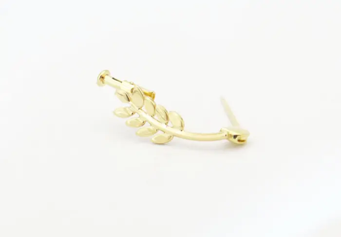 broche en feuille de mimosas en or jaune 18 carats bijou franc maçon