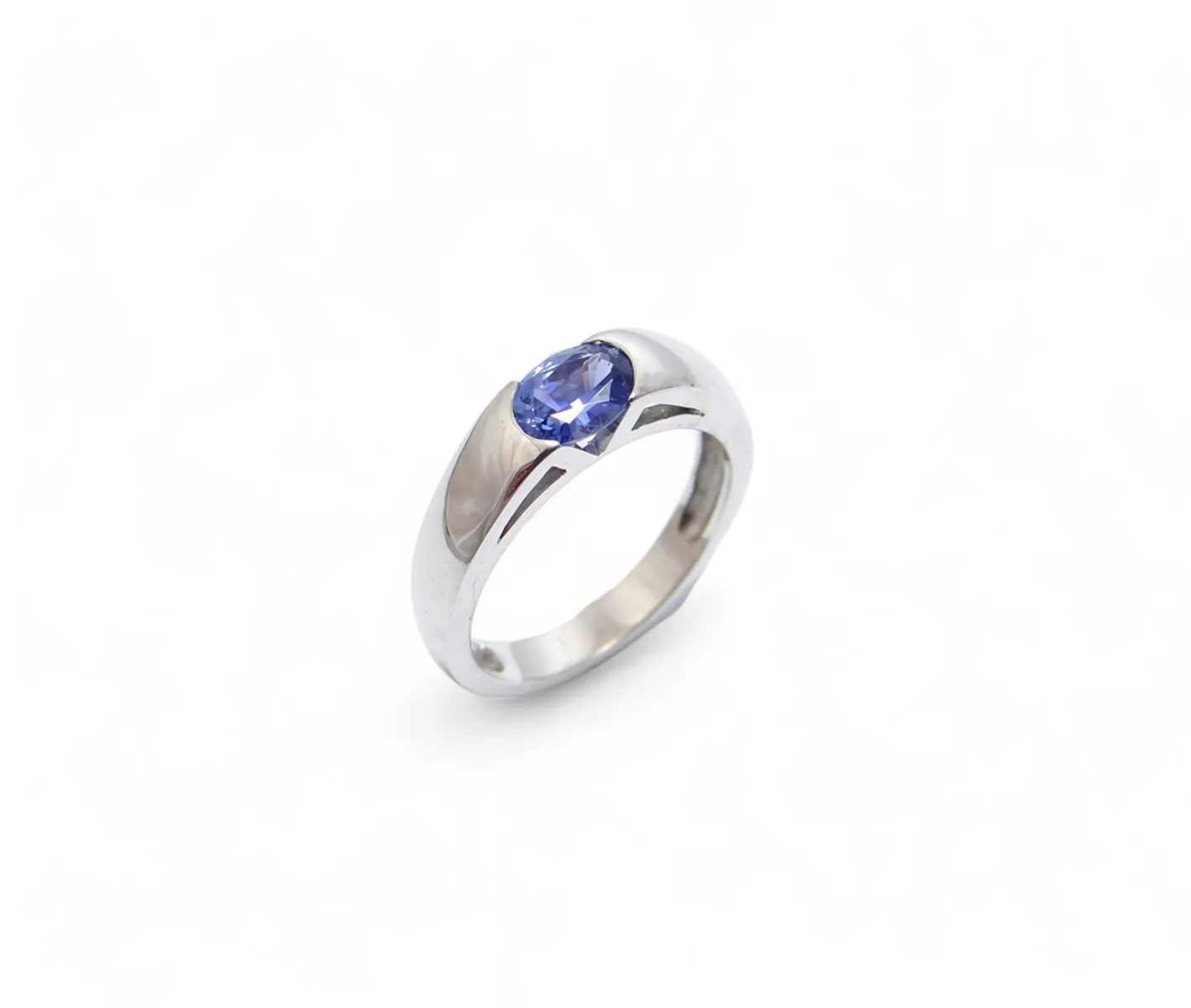 bague saphir ceylan ovale 7/5mm monture en or blanc 18 carats