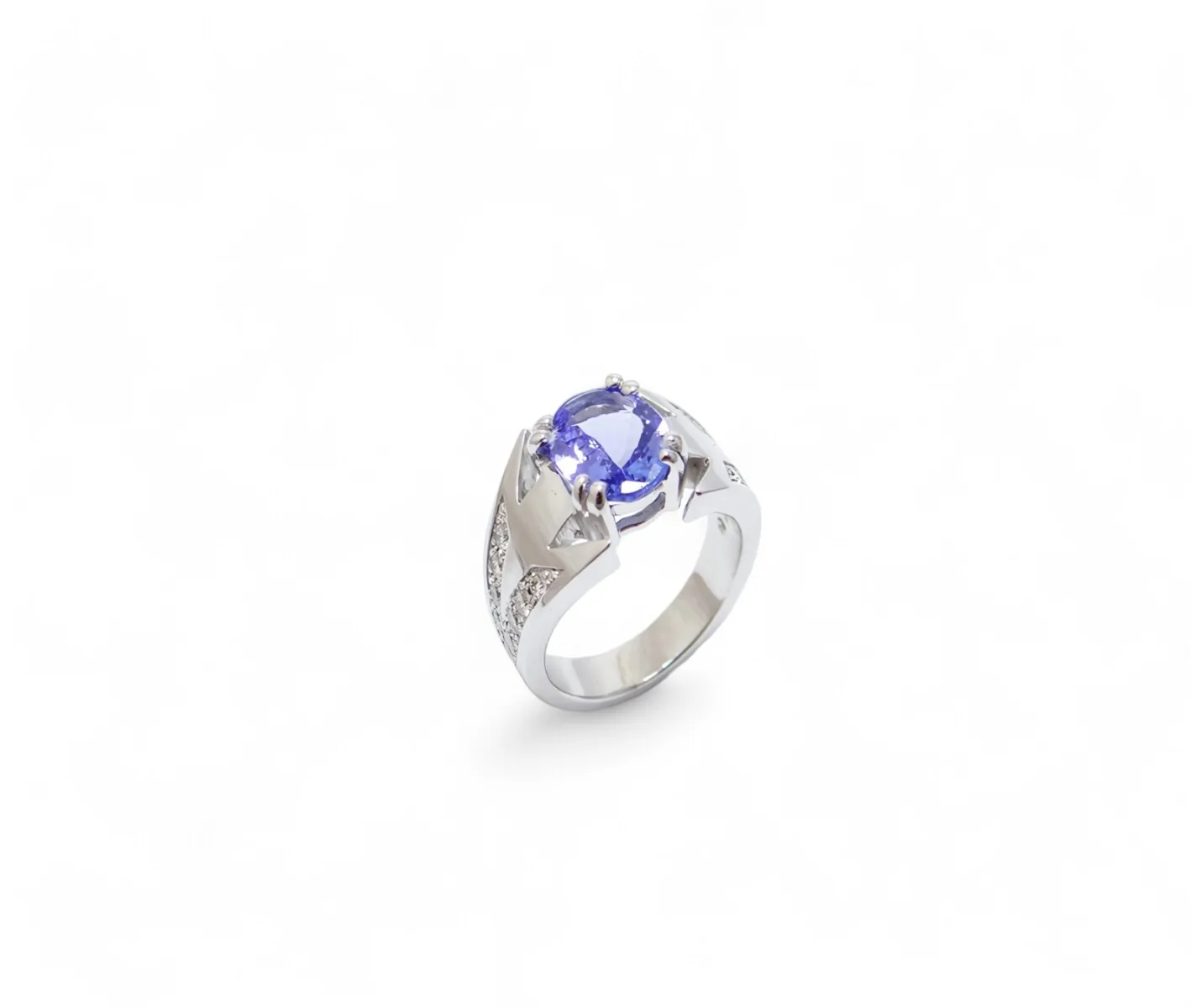 bague tanzanite ovale et diamants en or blanc