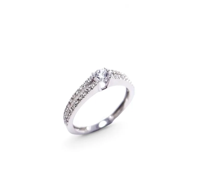 bague or blanc 18 carats diamants central rond et pavage sur le corps