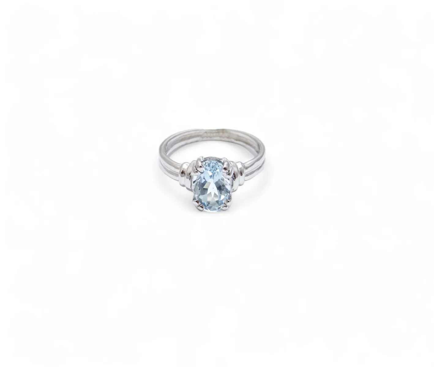 aigue marine ovale 8/6mm monté sur bague or blanc 18 cts
