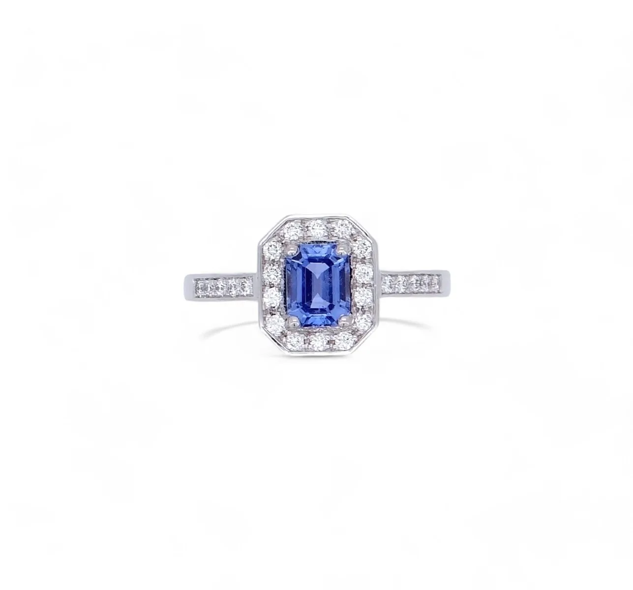 bague saphir de ceylan et diamant serti tout autour et sur le corps