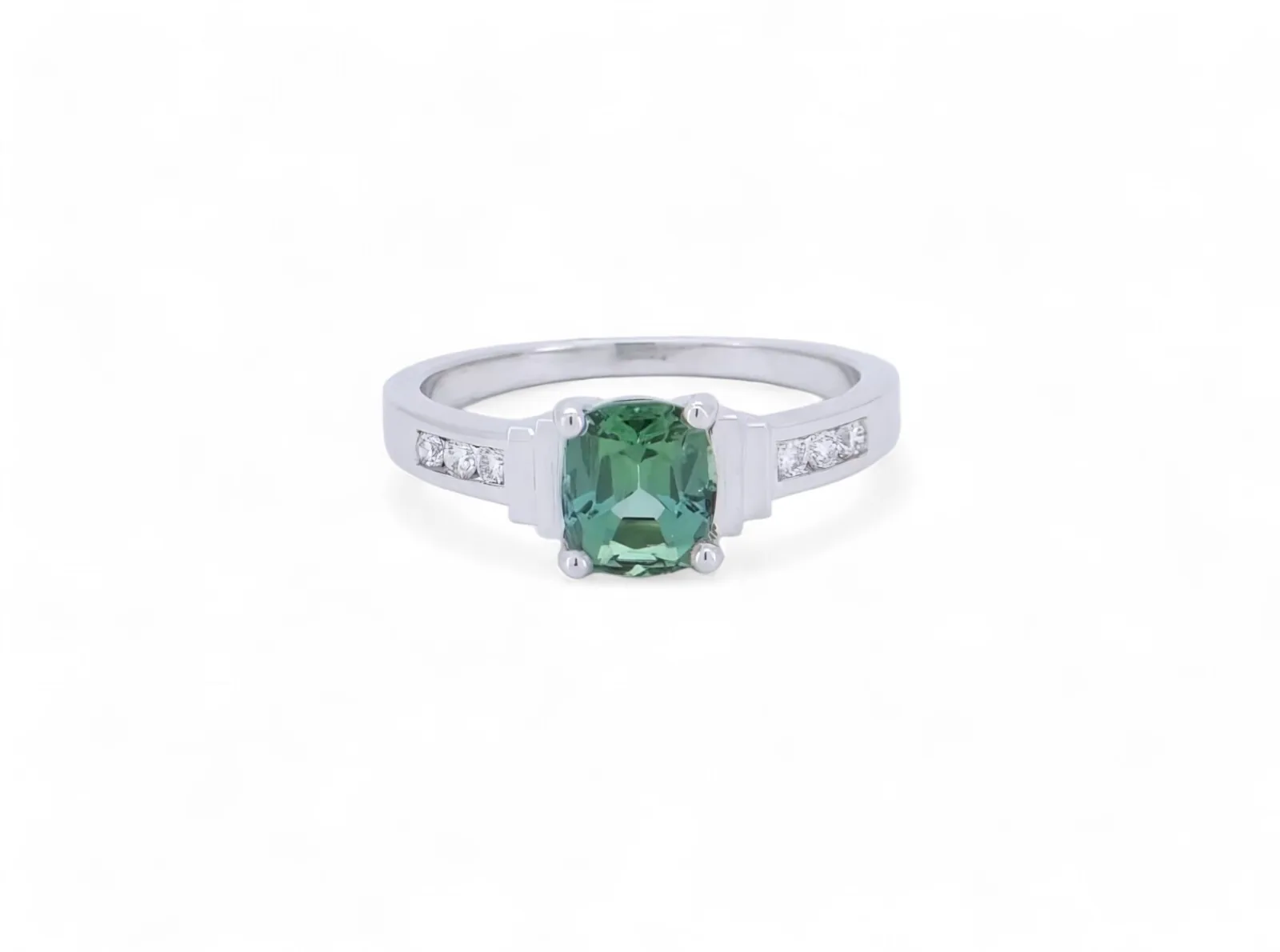 bague or blanc 18 carats et diamants rond sur le corps avec une tourmaline verte au centre