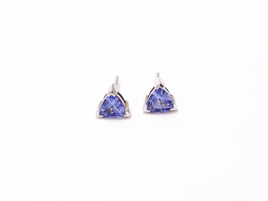 boucles d oreilles or et tanzanite troidia 5 mm