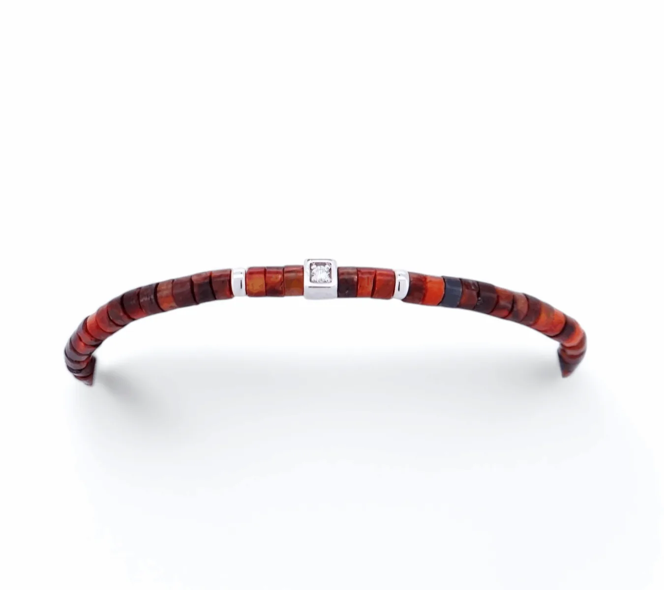 Bracelet en argent avec perles heishi, œil de tigre et diamants – bijou raffiné pour homme ou femme.
