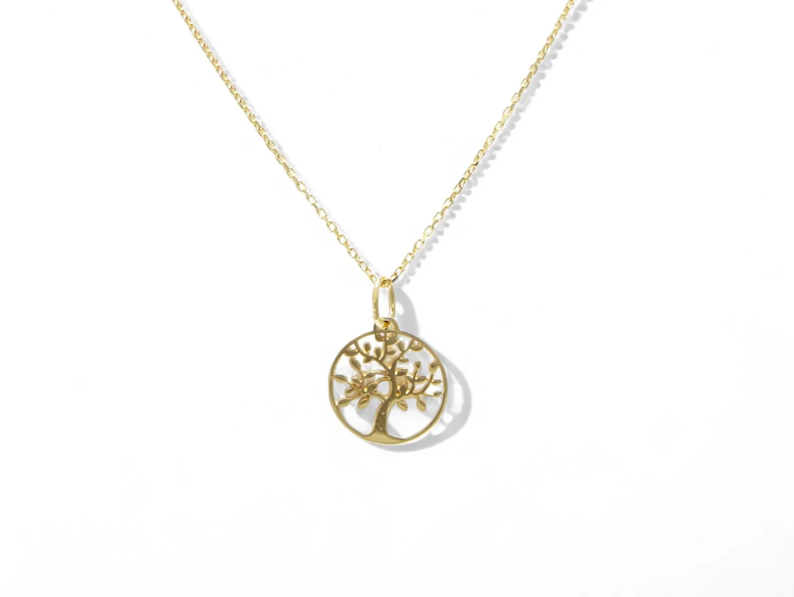 collier arbre de vie en or jaune 18 carats avec une chaine forçat diamantée