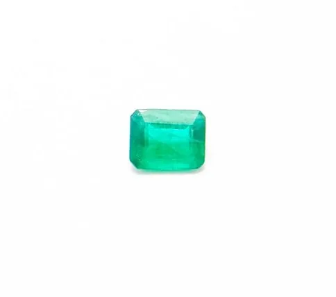 émeraude taillé un beau vert pierres unique