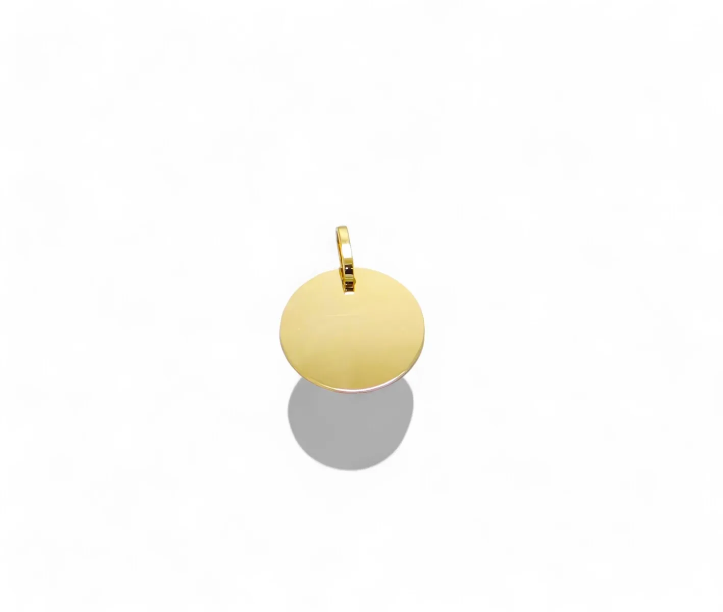 jeton pendentif rond en or jaune 18 carats en vente