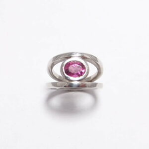 bague argent de couleur fuchsia en serti clos bague rhodié