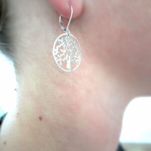 boucles d oreilles en forme d arbre de vie ajouré en argent 925 rhodié