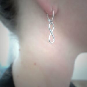 boucles d oreilles en forme de nœud infini en argent 925 rhodié