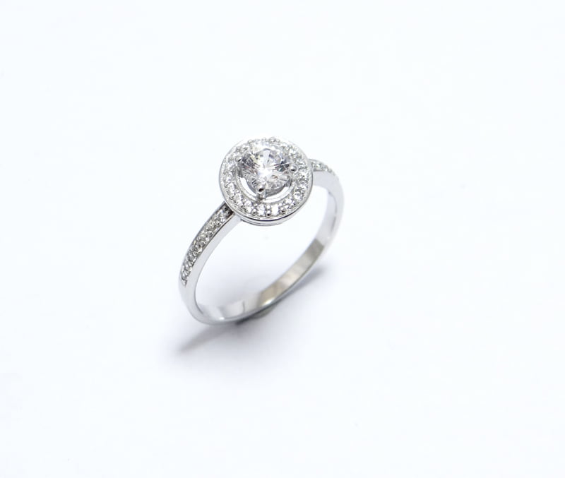 bague argent serti d oxydes de zircon