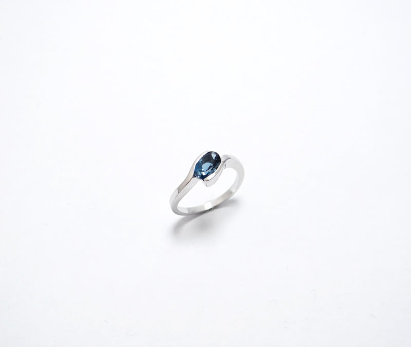 topaze swiss blue serti sur monture argent bague