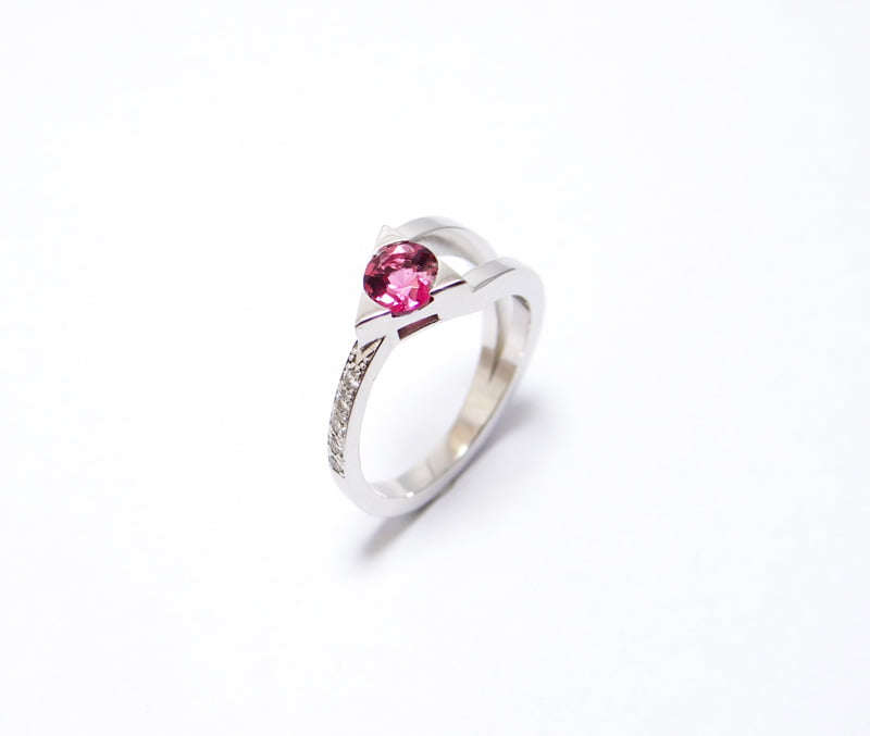 bague or blanc tourmaline rose diamants monture moderne or blanc 18 carats rhodié