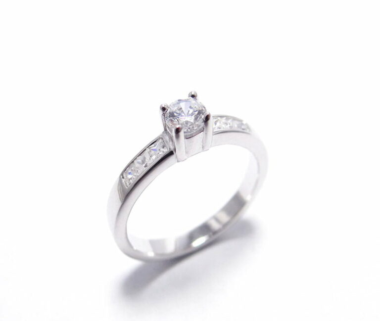 Bague solitaire  diamants or blanc 18 carats