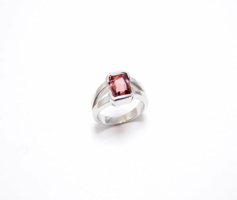 Bague tourmaline rose, or blanc 18 carats