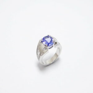 bague tanzanite ovale et diamants en or blanc