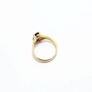 amethyste ovale 8/6mm monté sur bague en or jaune 18 carats