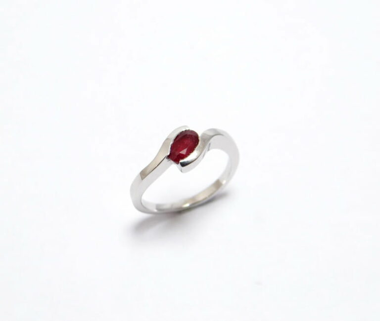 Bague rubis, or blanc 18 carats