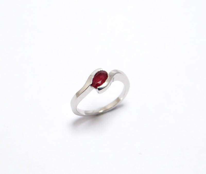 bague or blanc rubis ovale