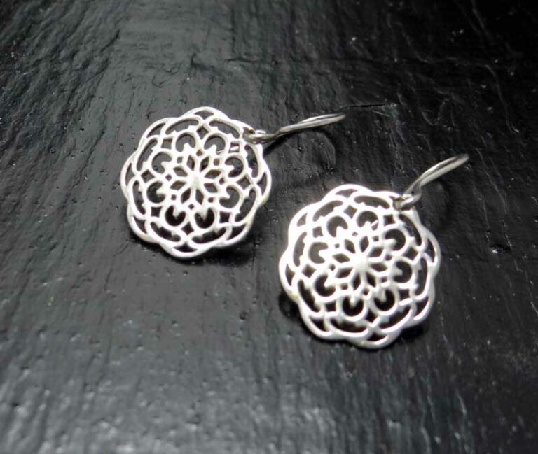Boucles d’oreilles rosace  en argent 925/1000.