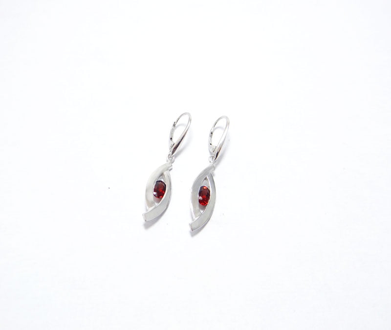 boucles d oreillles argent avec deux grenats pyrope rouge