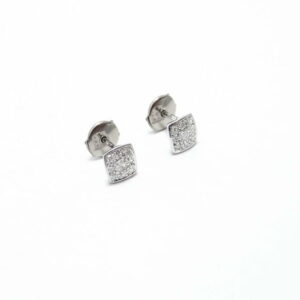 boucles d oreilles en or blanc 18 carats avec pavage de diamants