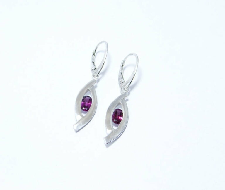 Boucles d’oreilles grenat rhodolite en argent 925.