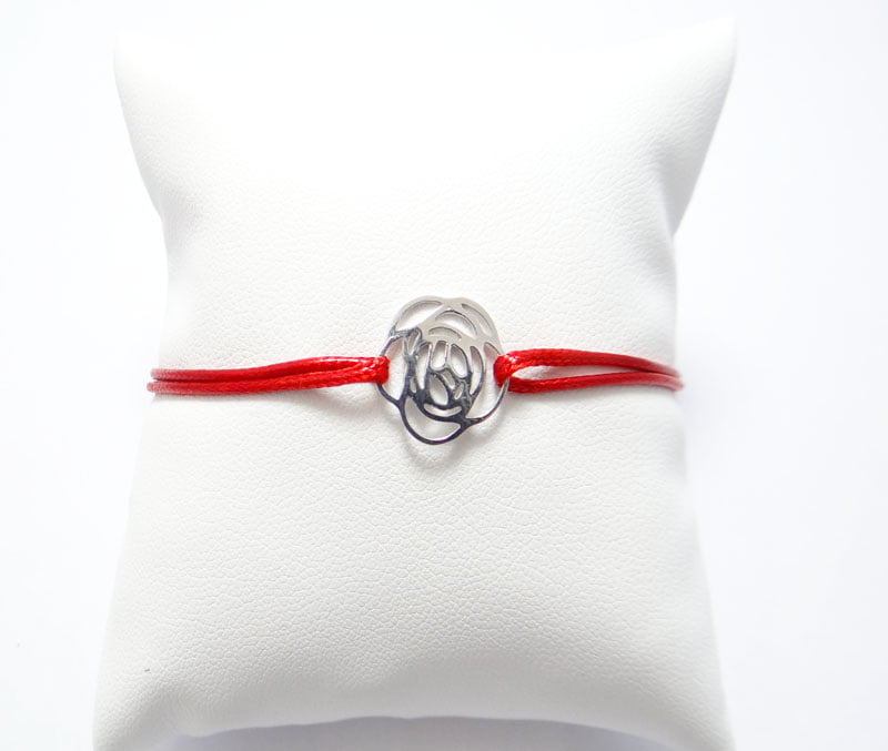 bracelets cordon polyester rouge avec rose en or blanc 18 carats