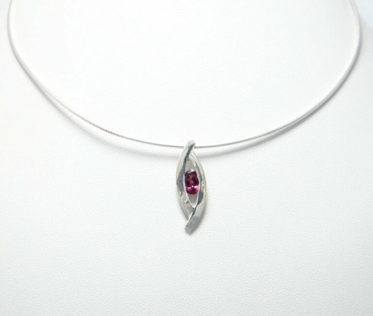 Collier argent 925 et grenat rhodolites.