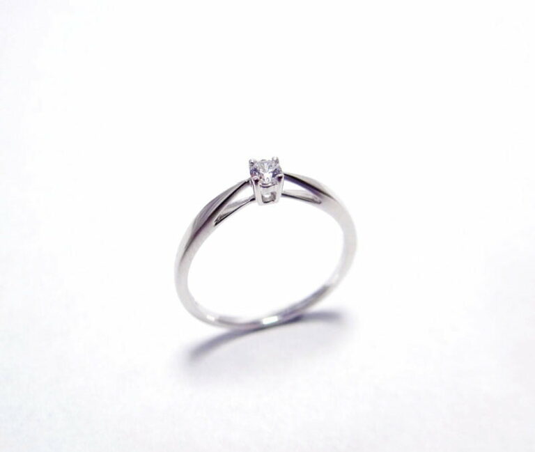 solitaire  diamant  0.10 ct or blanc 18 carats