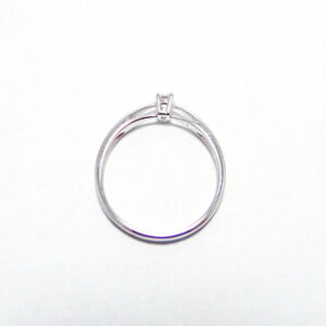 petit solitaire 4 griffes en or blanc 18 carats rhodié serti d un diamant