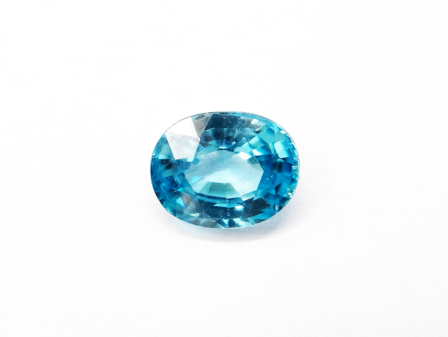 zircon bleu ses couleurs sont puissantes et profonde