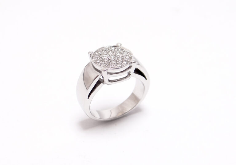 bague pavage diamant en or blanc 18 carats rhodié