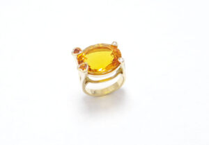grosse bague citrine 12/8m serti en griffes et deus ceur cirtine serti deux griffes