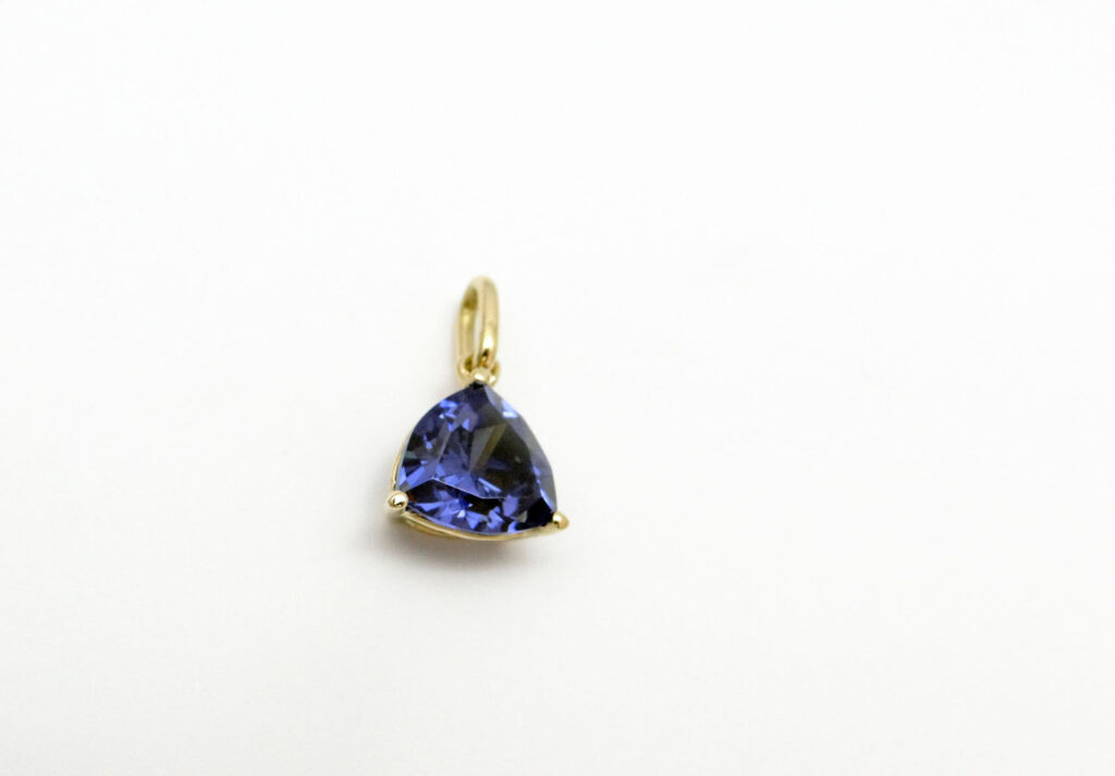 pendentif tanzanite troidia monture en or jaune 18 carats serti griffes