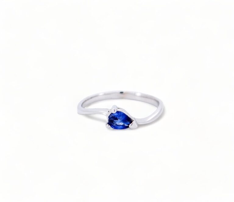 Bague saphir bleu Ceylan or blanc 18 carats