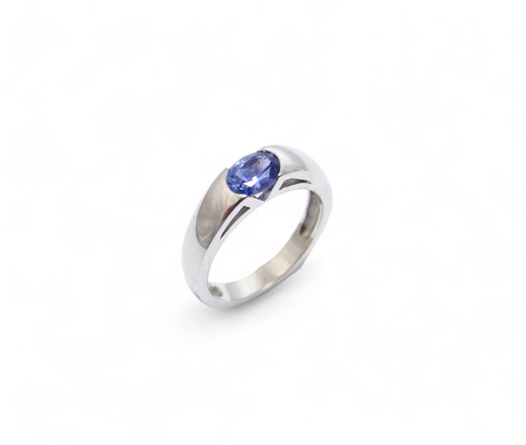 Bague saphir Ceylan or blanc 18 carats