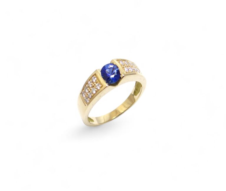 Bague saphir Ceylan, diamants or jaune 18 carats.