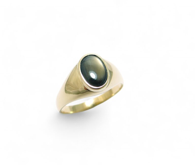 Bague saphir noir étoilé or jaune 18 carats